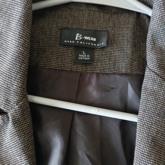 Suit - Picture 3 of 5